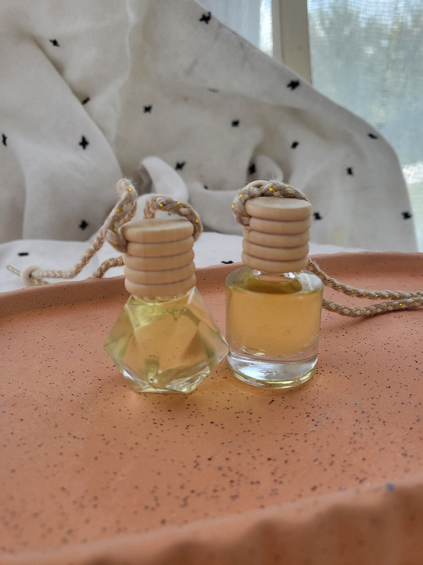 Hanging Air Freshener - Car Deodorizer - Aromatherapy - Desk Freshener- Portable Air Reed Diffuser- Essential Oil Pendant - Perfume Ornament